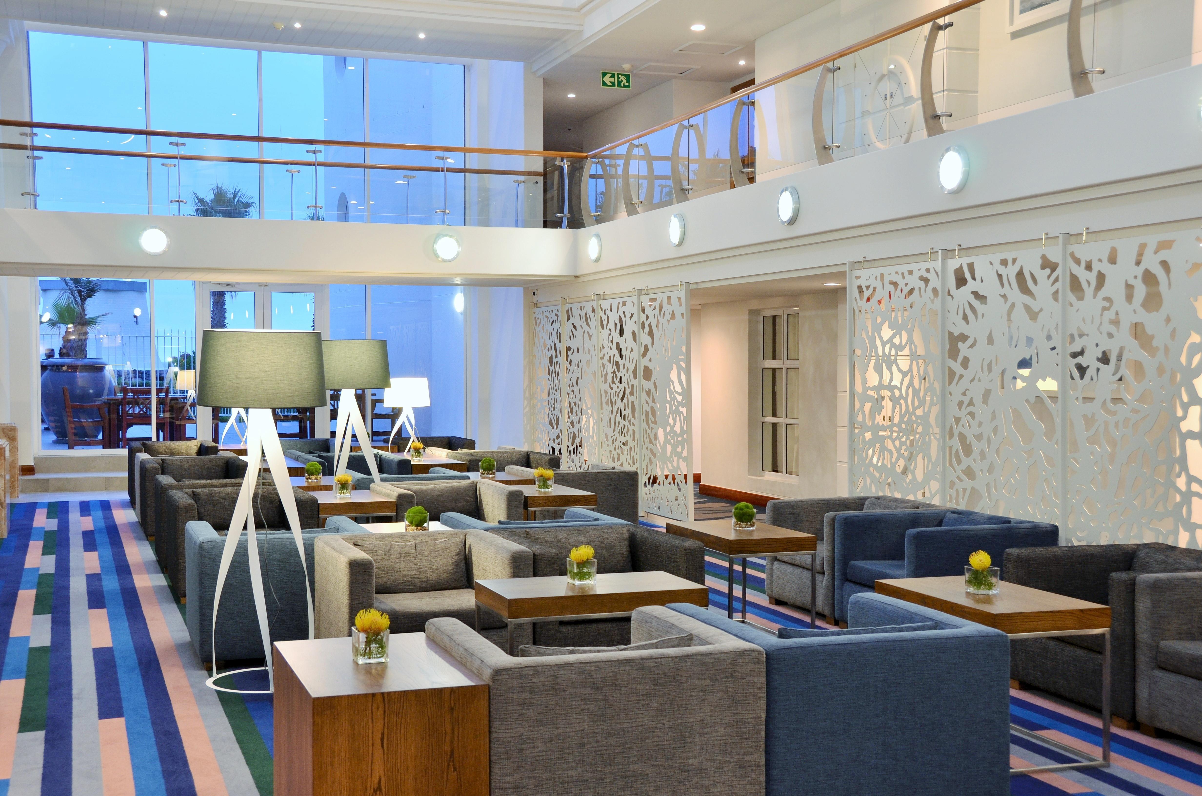 فندق راديسون بلو ووترفرونت، كيب تاون المظهر الخارجي الصورة The lobby of the hotel
