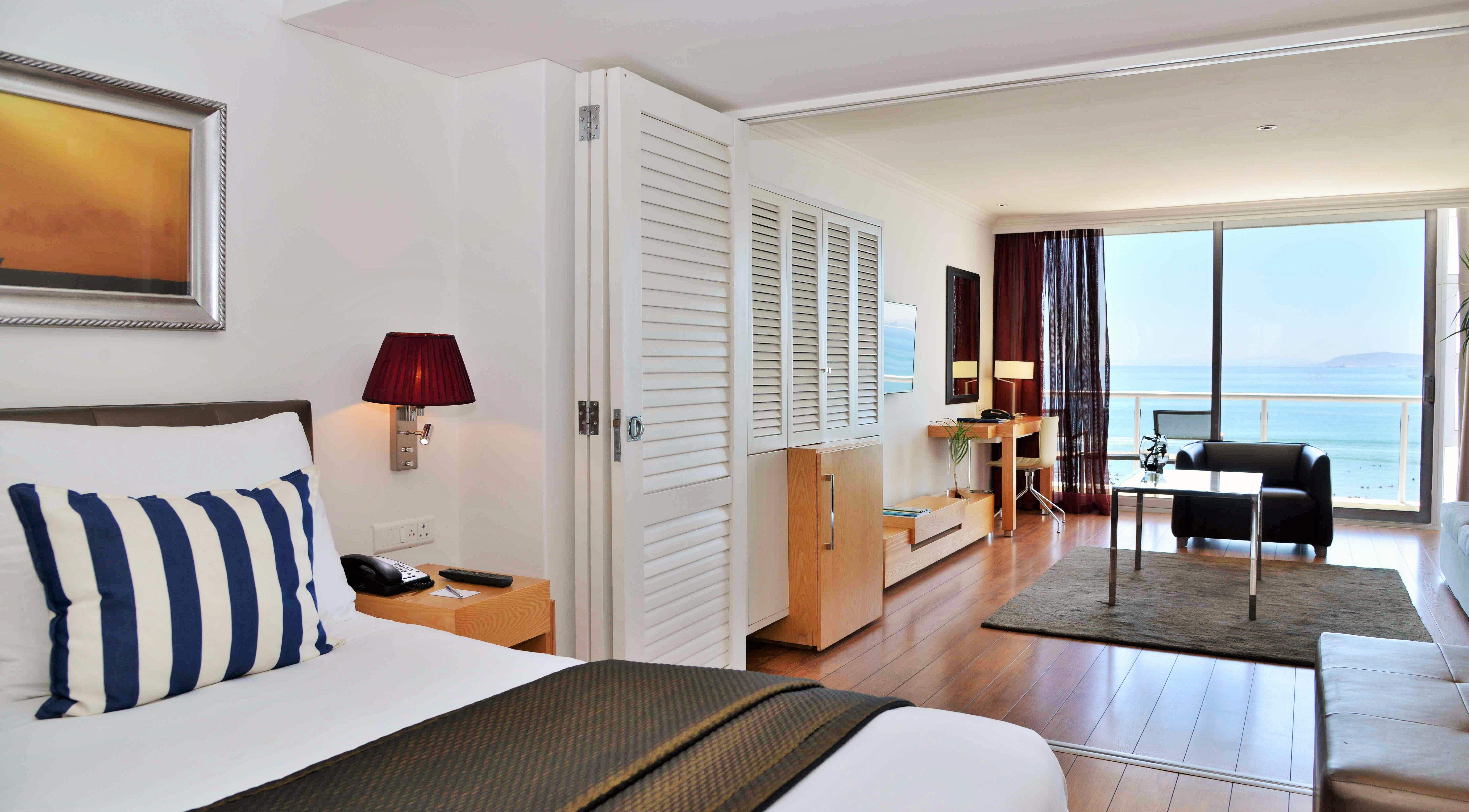 فندق راديسون بلو ووترفرونت، كيب تاون المظهر الخارجي الصورة A room at the hotel