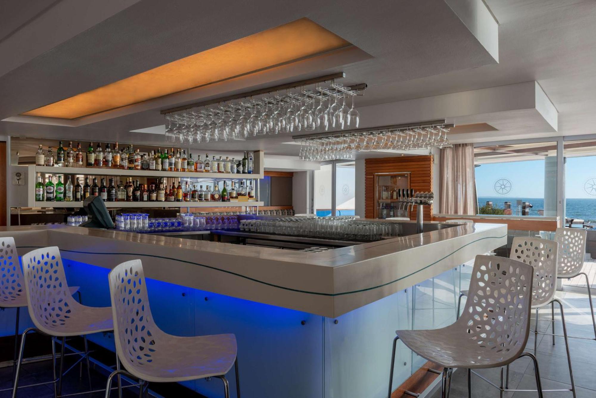 فندق راديسون بلو ووترفرونت، كيب تاون المظهر الخارجي الصورة The bar at the Sky Bar