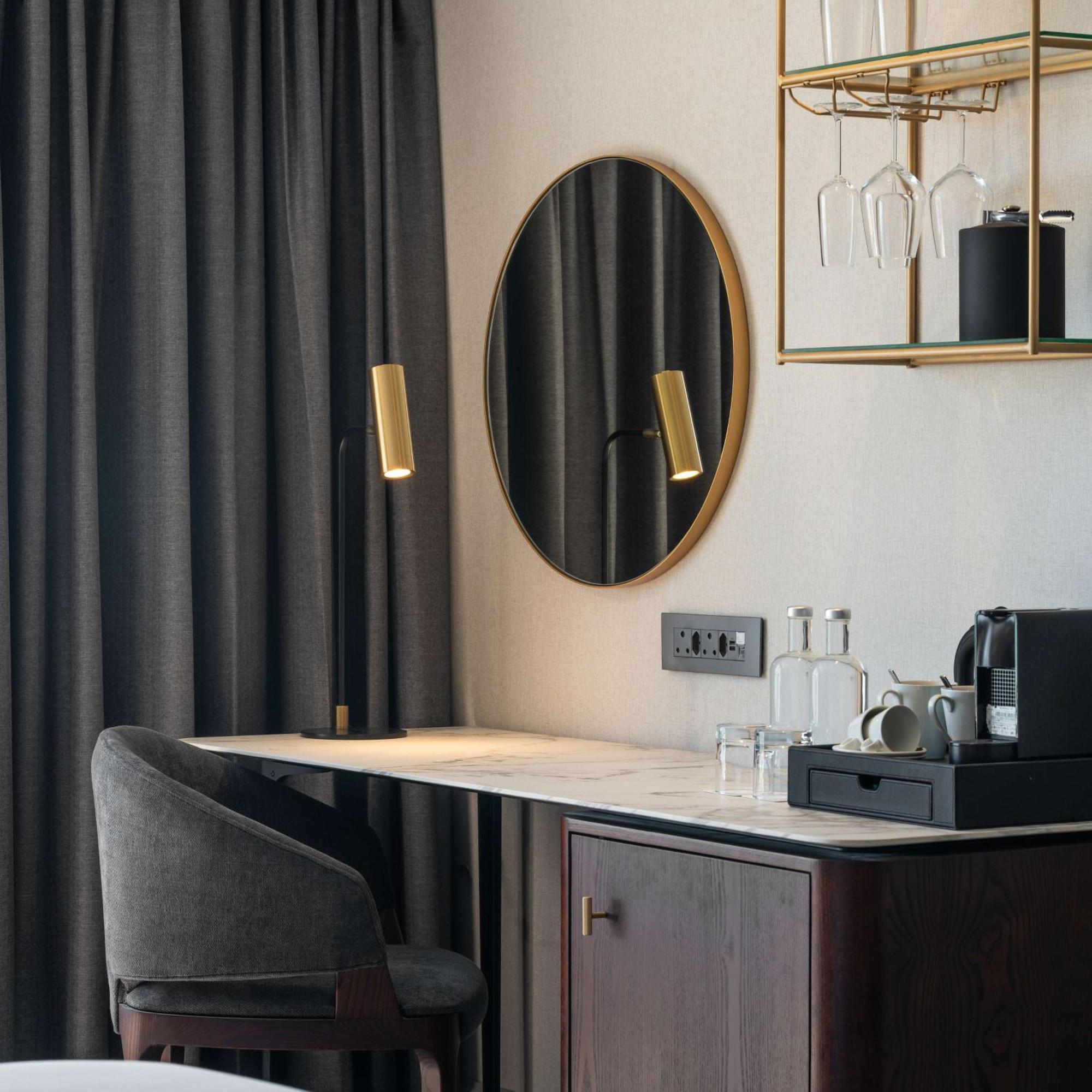 فندق راديسون بلو ووترفرونت، كيب تاون المظهر الخارجي الصورة A Nespresso machine in a hotel room