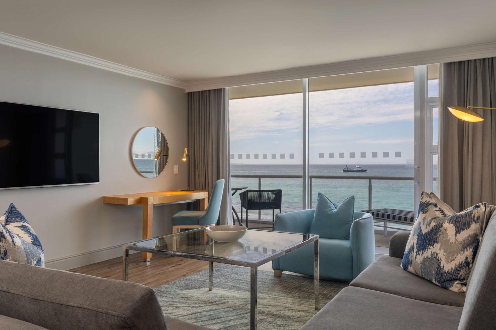 فندق راديسون بلو ووترفرونت، كيب تاون المظهر الخارجي الصورة A suite at the Hilton San Diego Bayfront